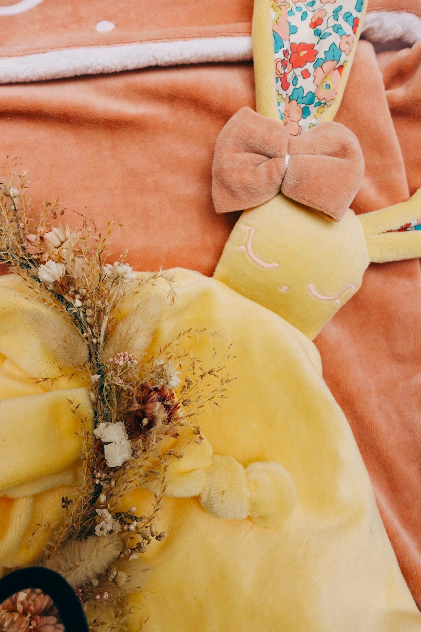 PROTOTYPE - Doudou Velours Câlin avec noeuds - Betsy Rhubarbe