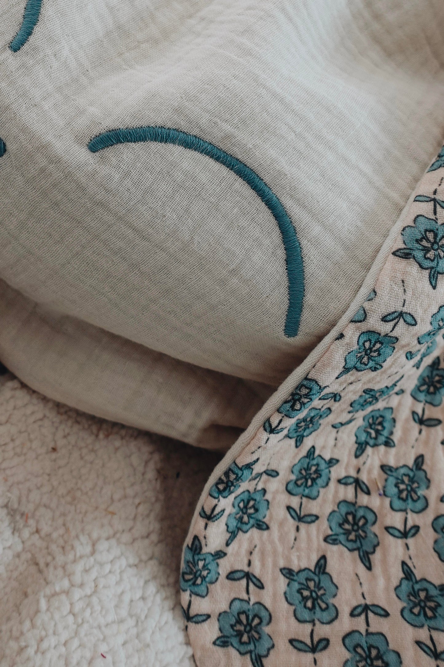 PROTOTYPE - Petit Coussin Lange - Turquoise Petals