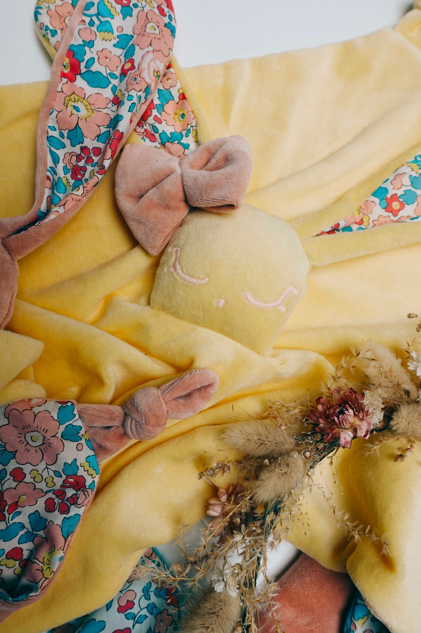 PROTOTYPE - Doudou Velours Câlin avec noeuds - Betsy Rhubarbe