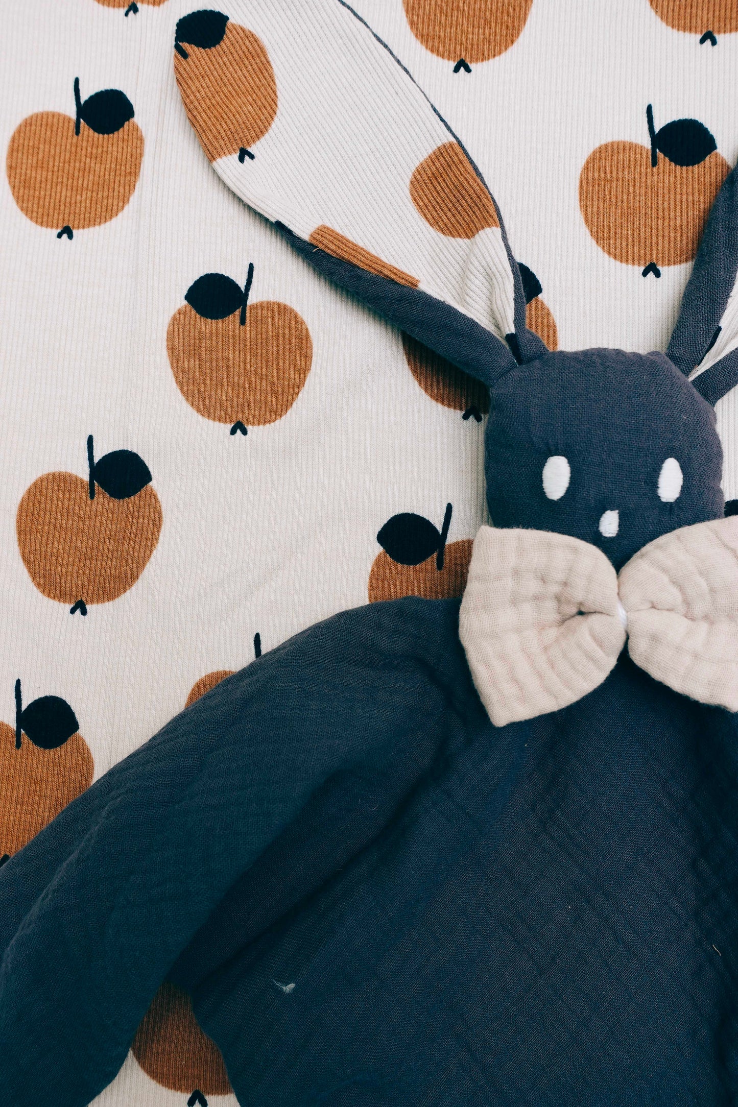 PROTOTYPE - Doudou Lange Câlin avec noeuds - Apple