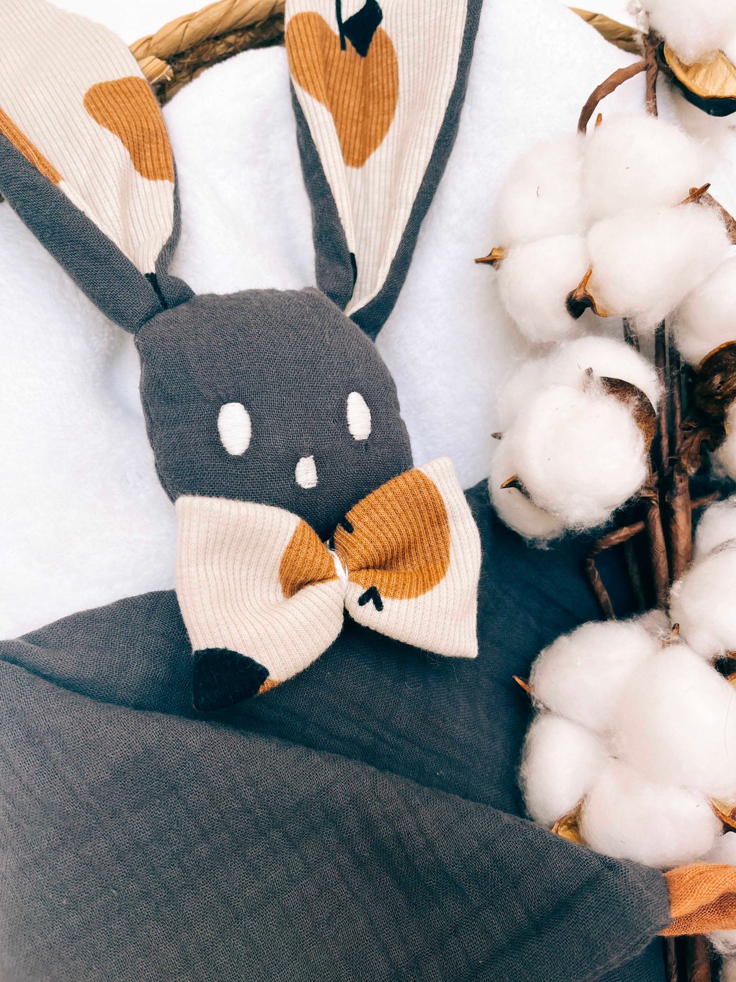 PROTOTYPE - Doudou Lange Câlin avec noeuds - Apple