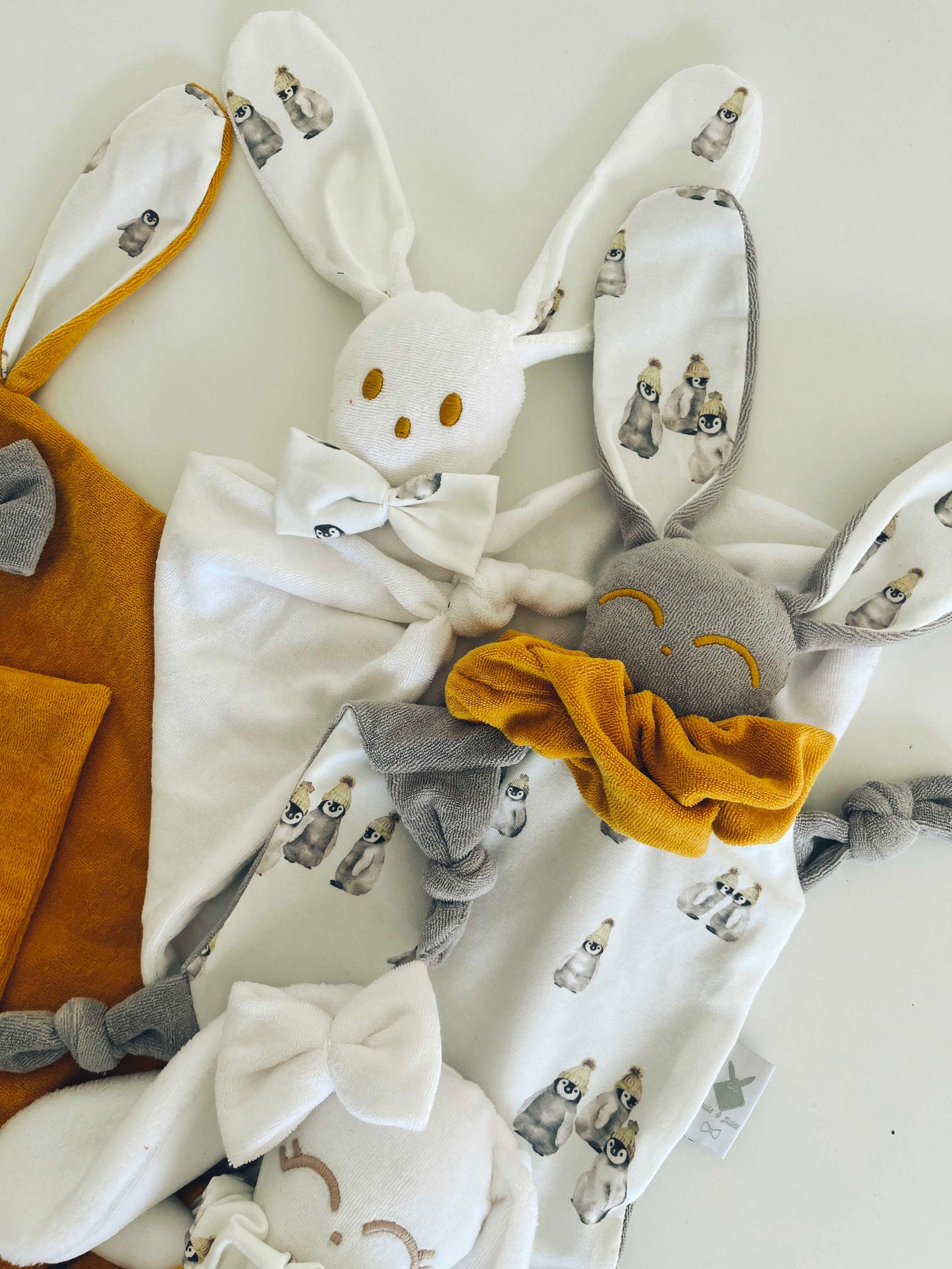 PROTOTYPE - Doudou Eponge Gaufrette - Pingouins Jaune