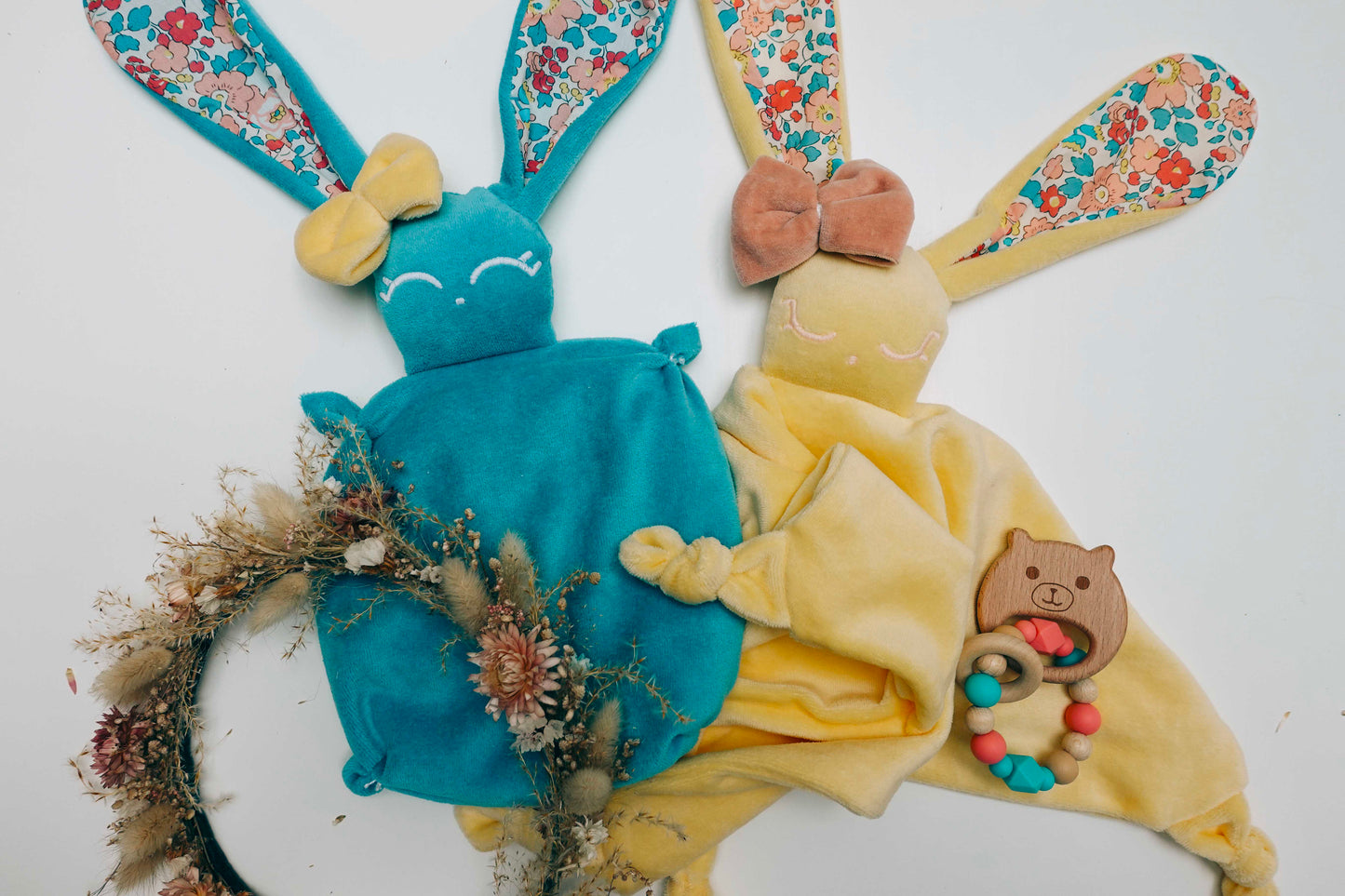 Doudou Velours Câlin avec noeuds - Betsy Rhubarbe