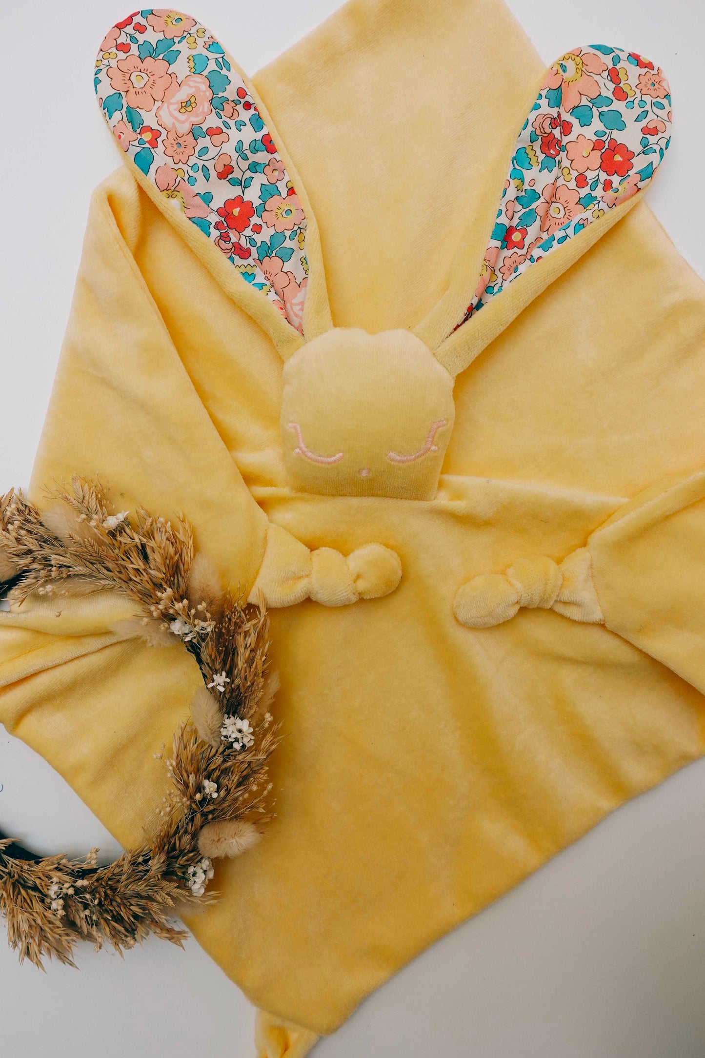 Doudou Velours Câlin avec noeuds - Betsy Rhubarbe