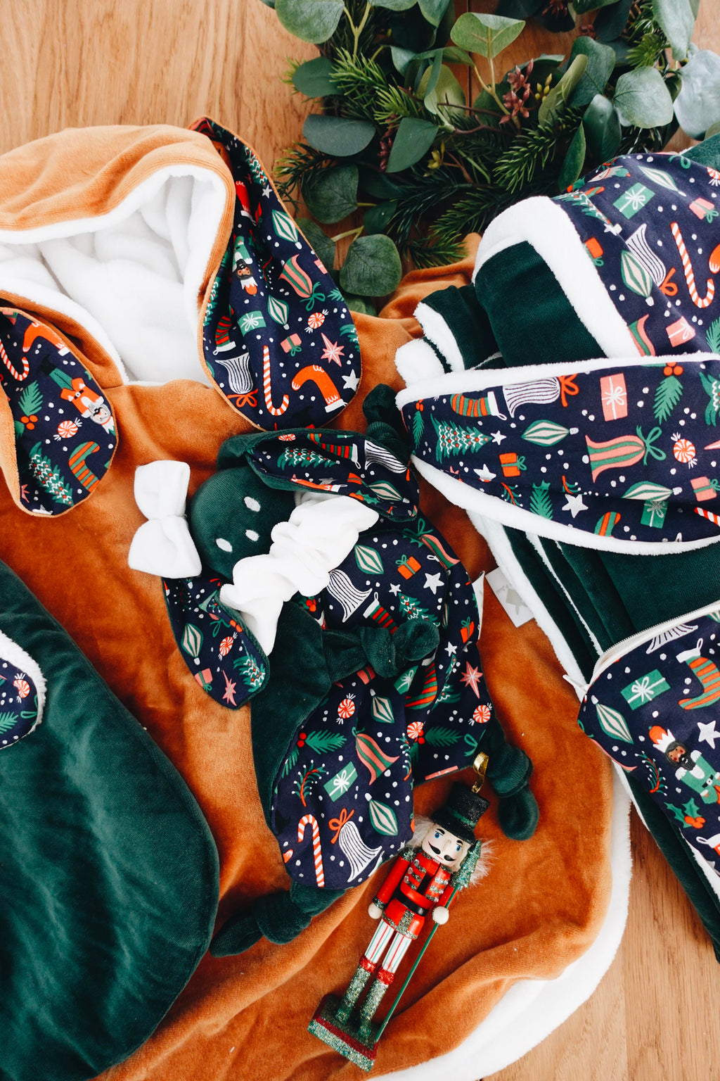 PROTOTYPE - Doudou Velours Chouchou - Jolly Nutcracker