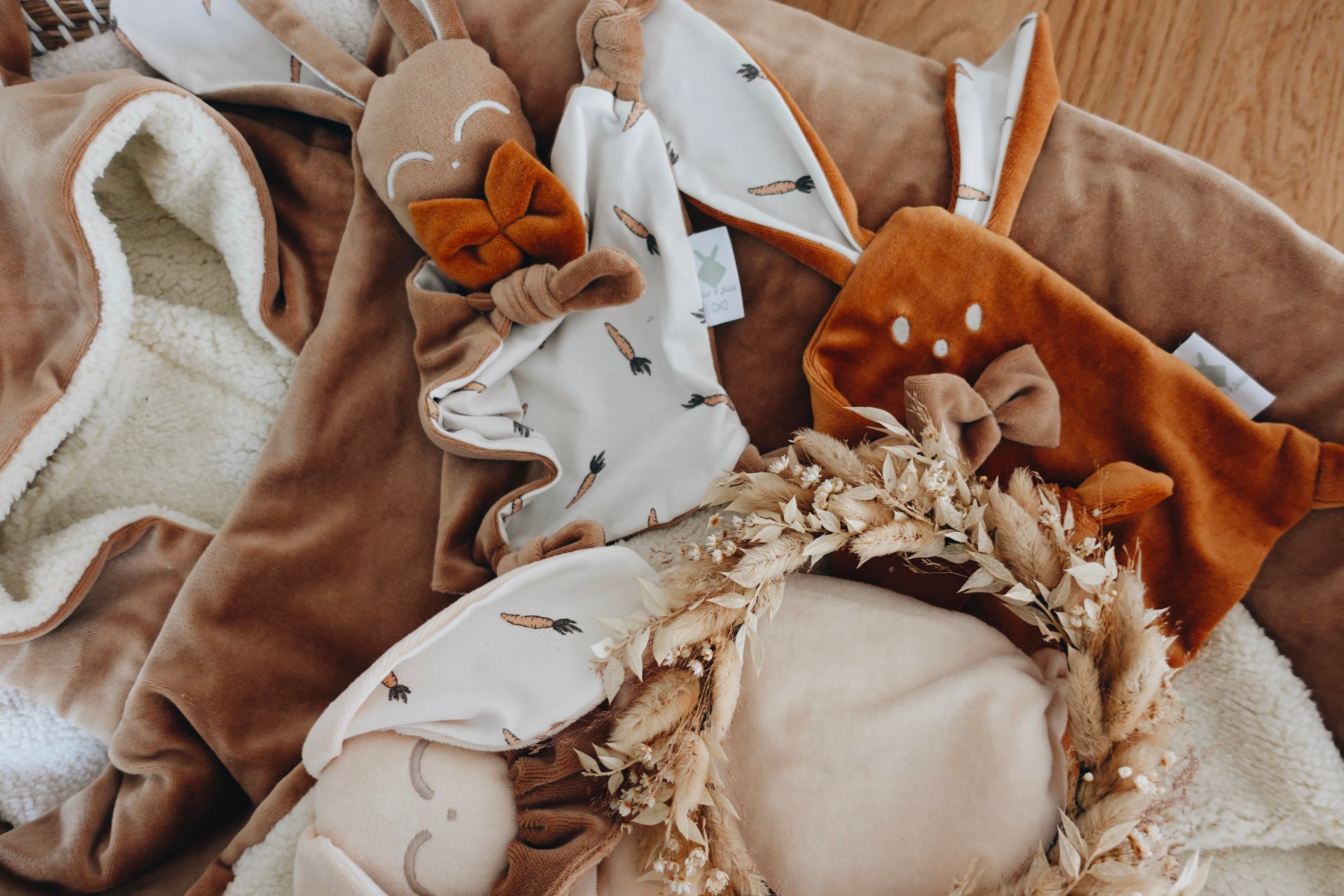 PROTOTYPE - Doudou Velours Mini Noeuds - Carrots