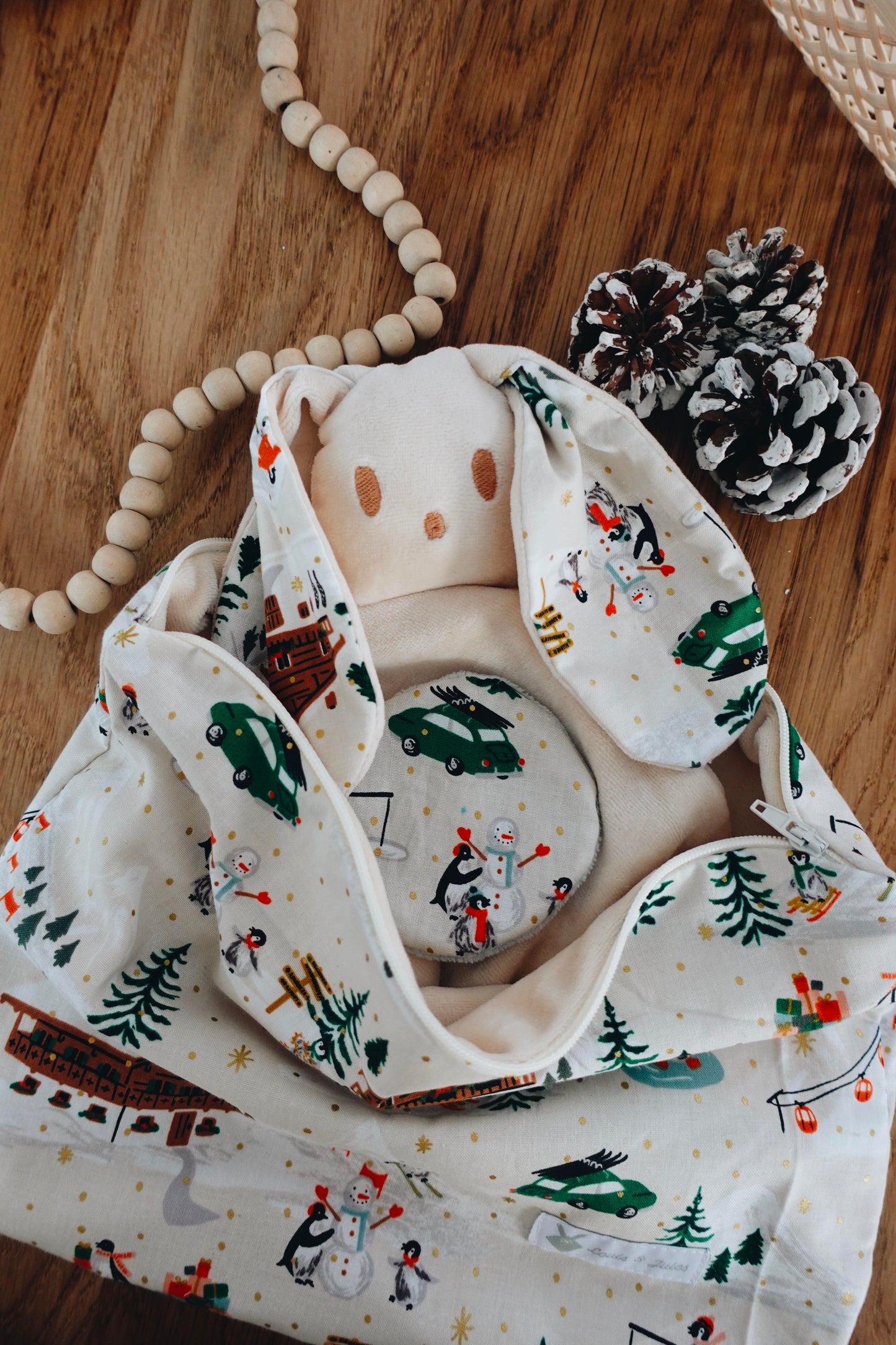 Petite Trousse - Penguin Village