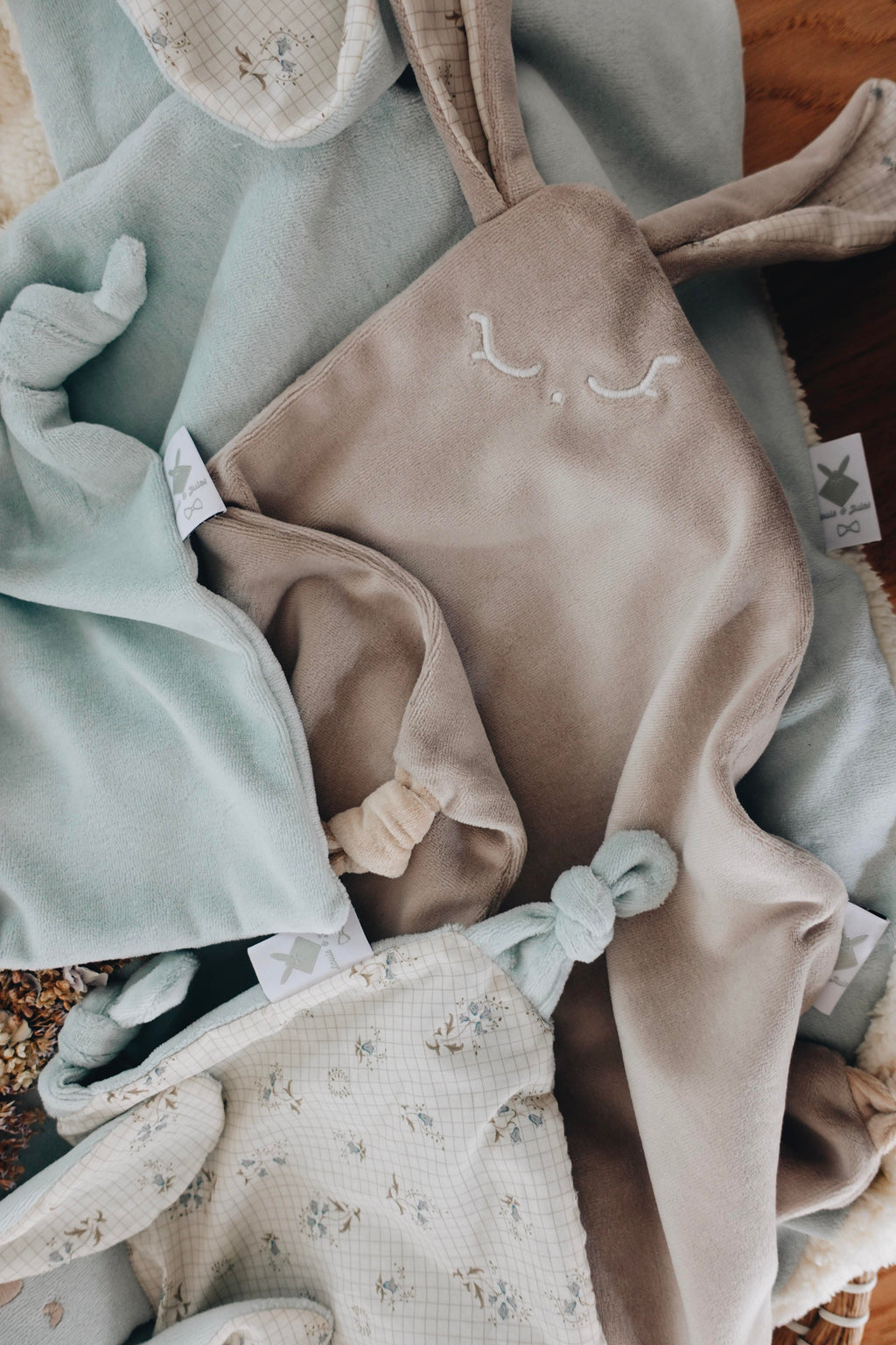 PROTOTYPE - Doudou Velours Cocooning Noeuds - Bristol