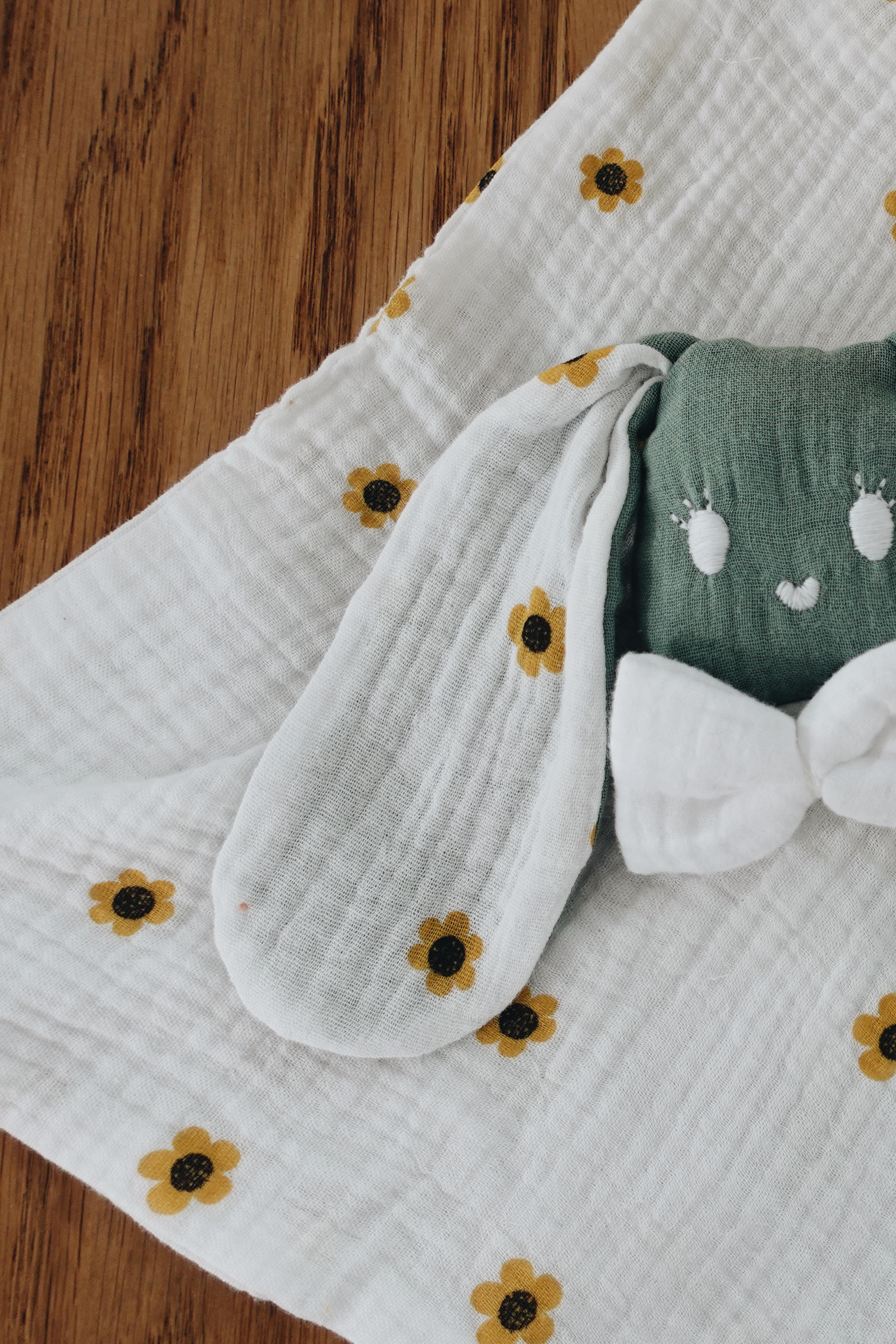 PROTOTYPE - Doudou Lange Câlin Noeuds - Yellow Daisies