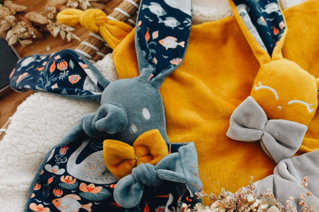 PROTOTYPE - Doudou Velours Câlin Noeuds - Lac Magique