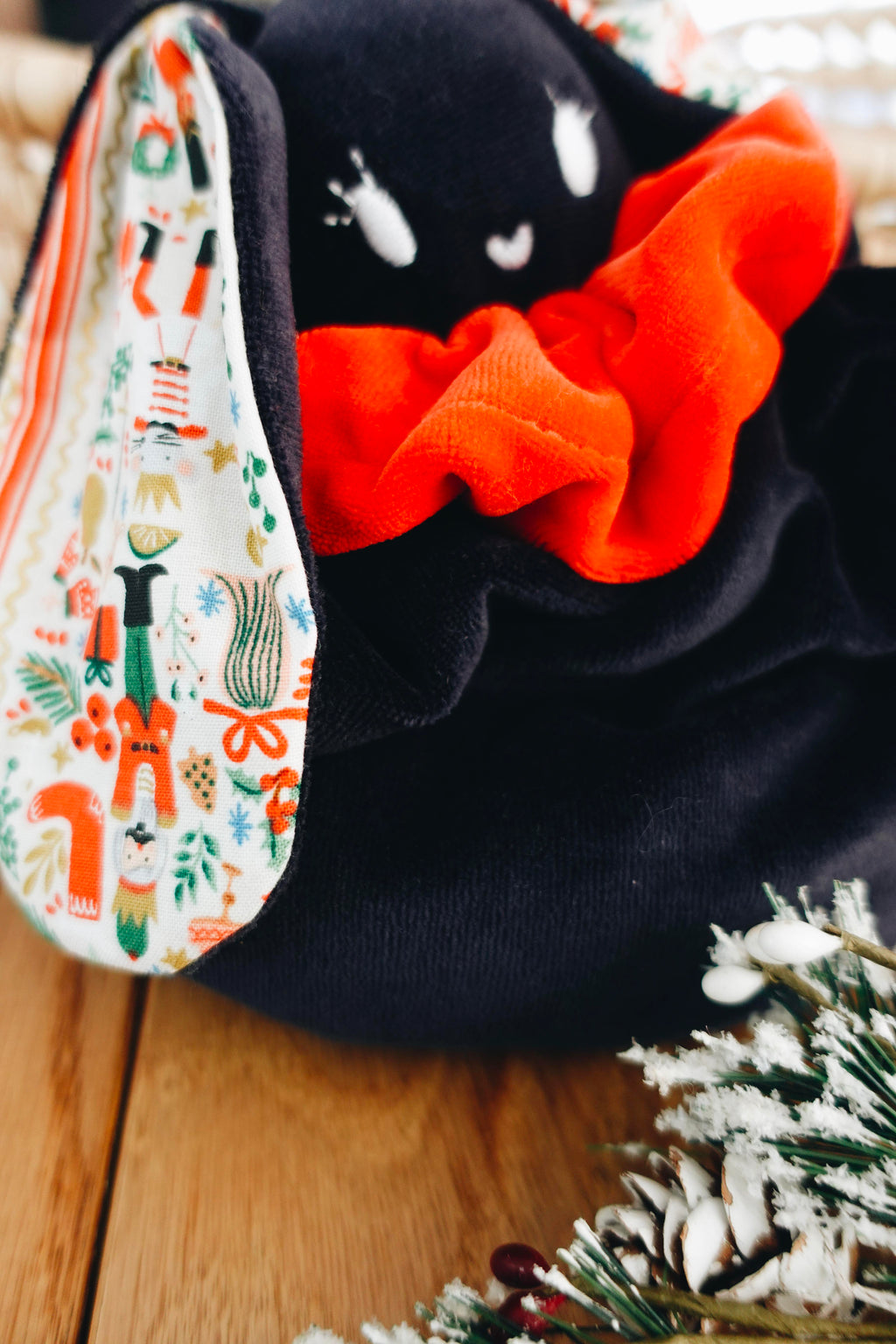 PROTOTYPE - Bouillotte noyaux de cerise velours - Deck the Halls