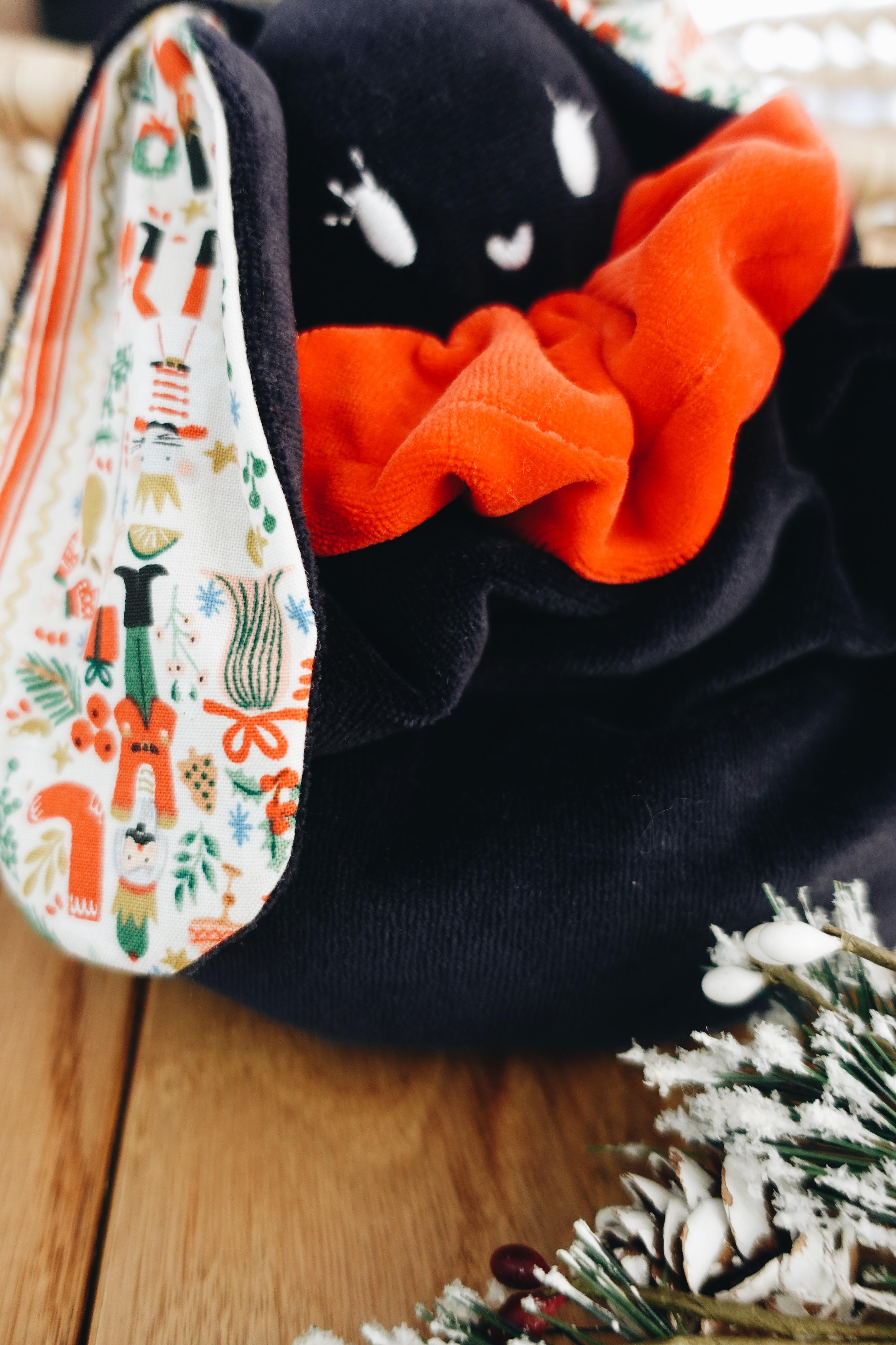 PROTOTYPE - Bouillotte noyaux de cerise velours - Deck the Halls