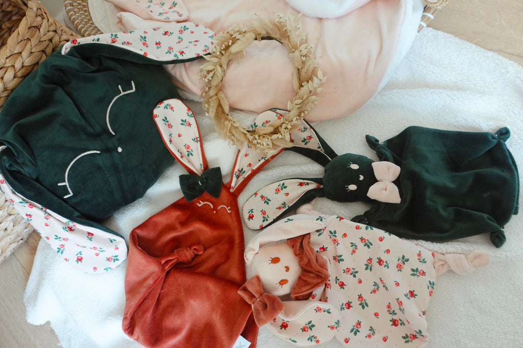 Doudou Velours Classique Noeuds - Pink Roses