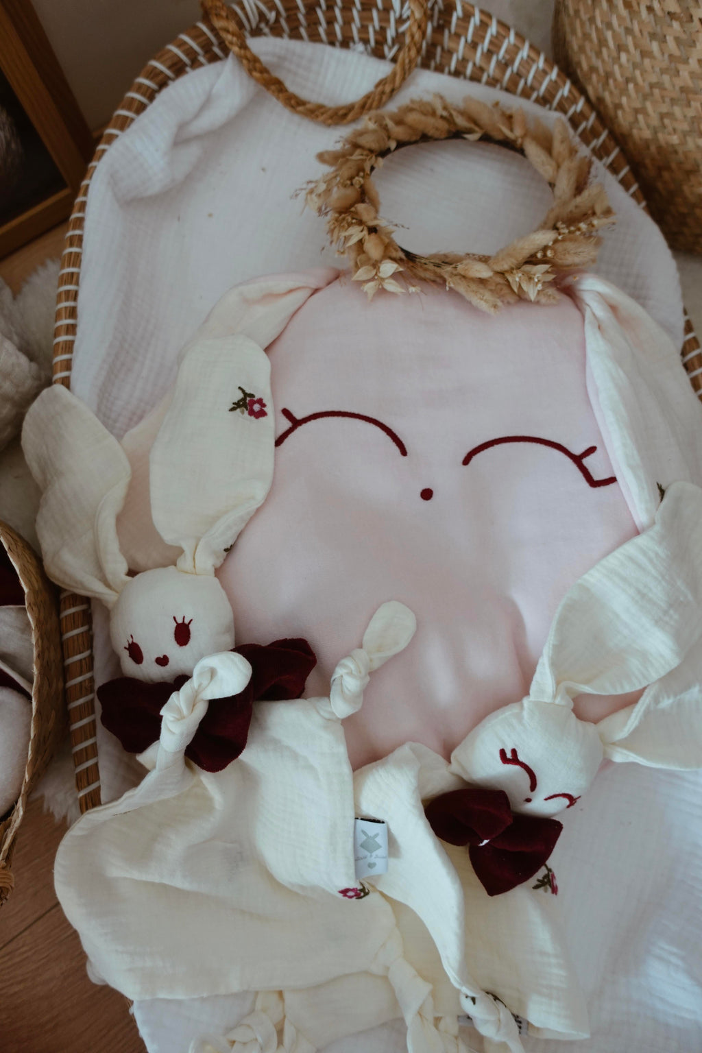 Doudou Lange Câlin Noeuds - Fleurs Brodées