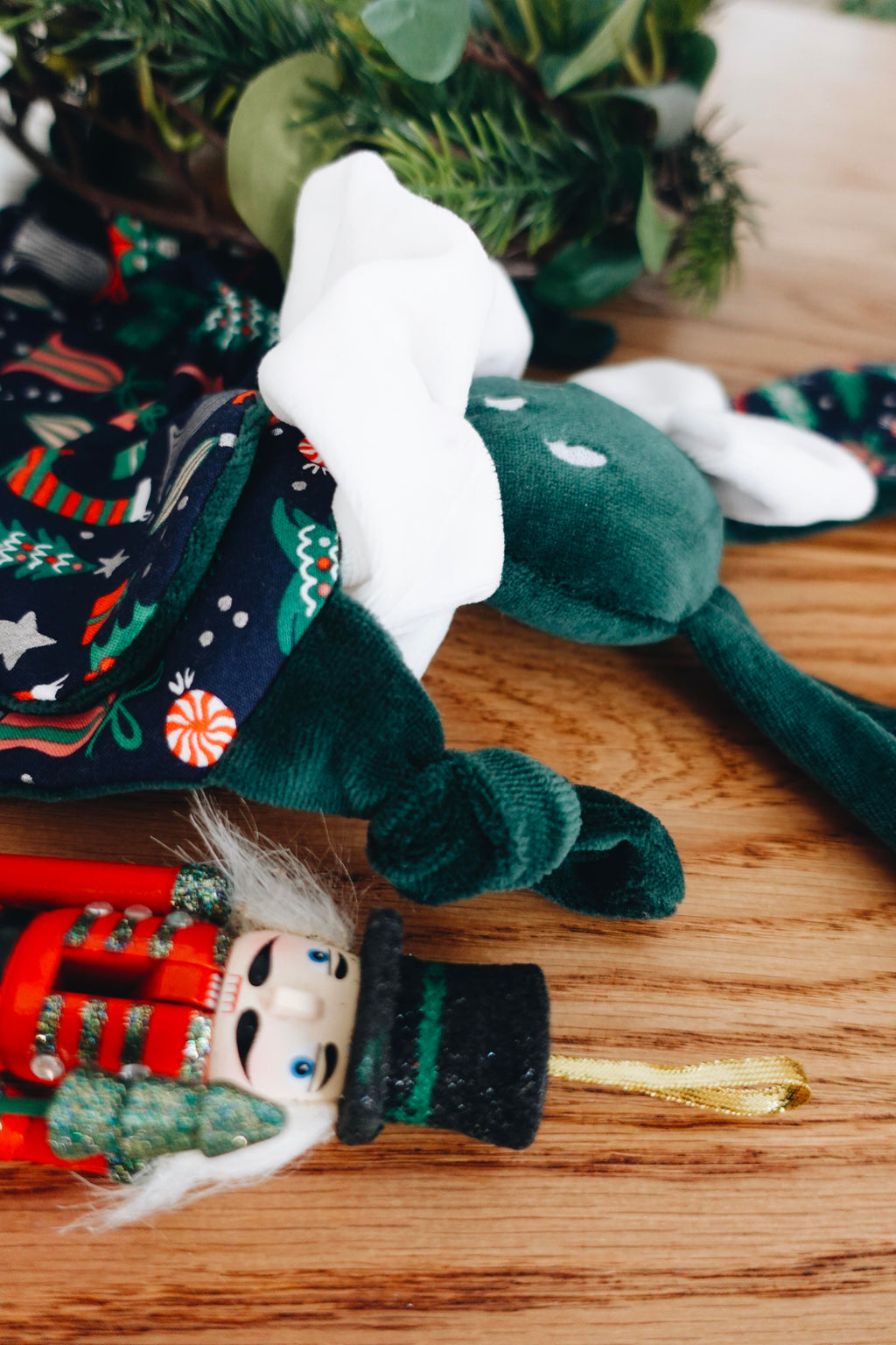 PROTOTYPE - Doudou Velours Chouchou - Jolly Nutcracker