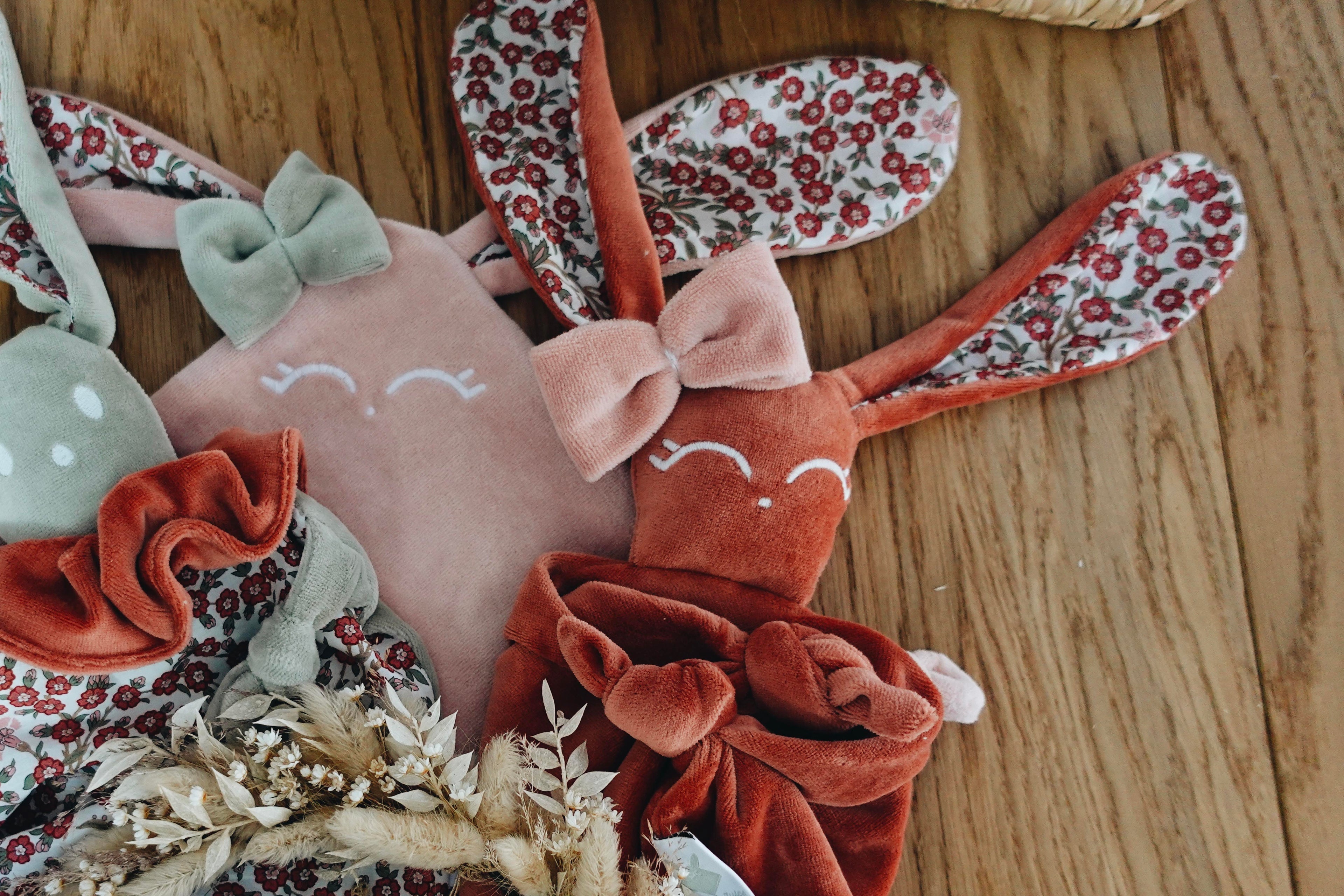 PROTOTYPE - Doudou Velours Mini Noeuds - Empress Brique