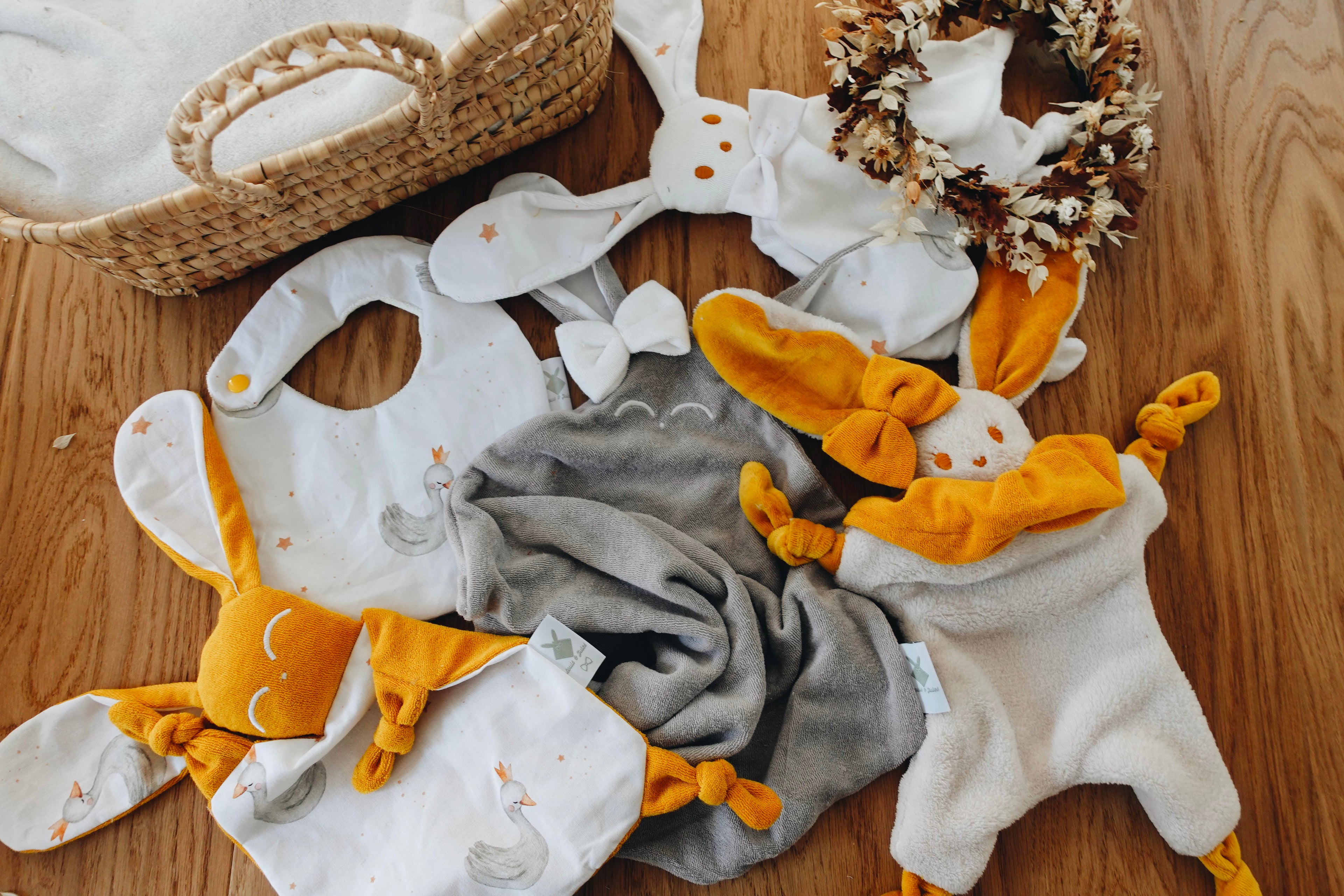 PROTOTYPE - Bavoir bébé - Cygne étoilé