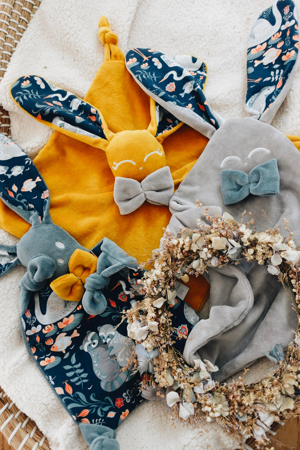 PROTOTYPE - Doudou Velours Câlin Noeuds - Lac Magique