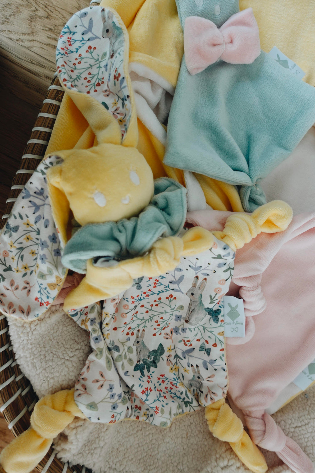 PROTOTYPE - Bébé Doudou Velours - Cottontails Blossom