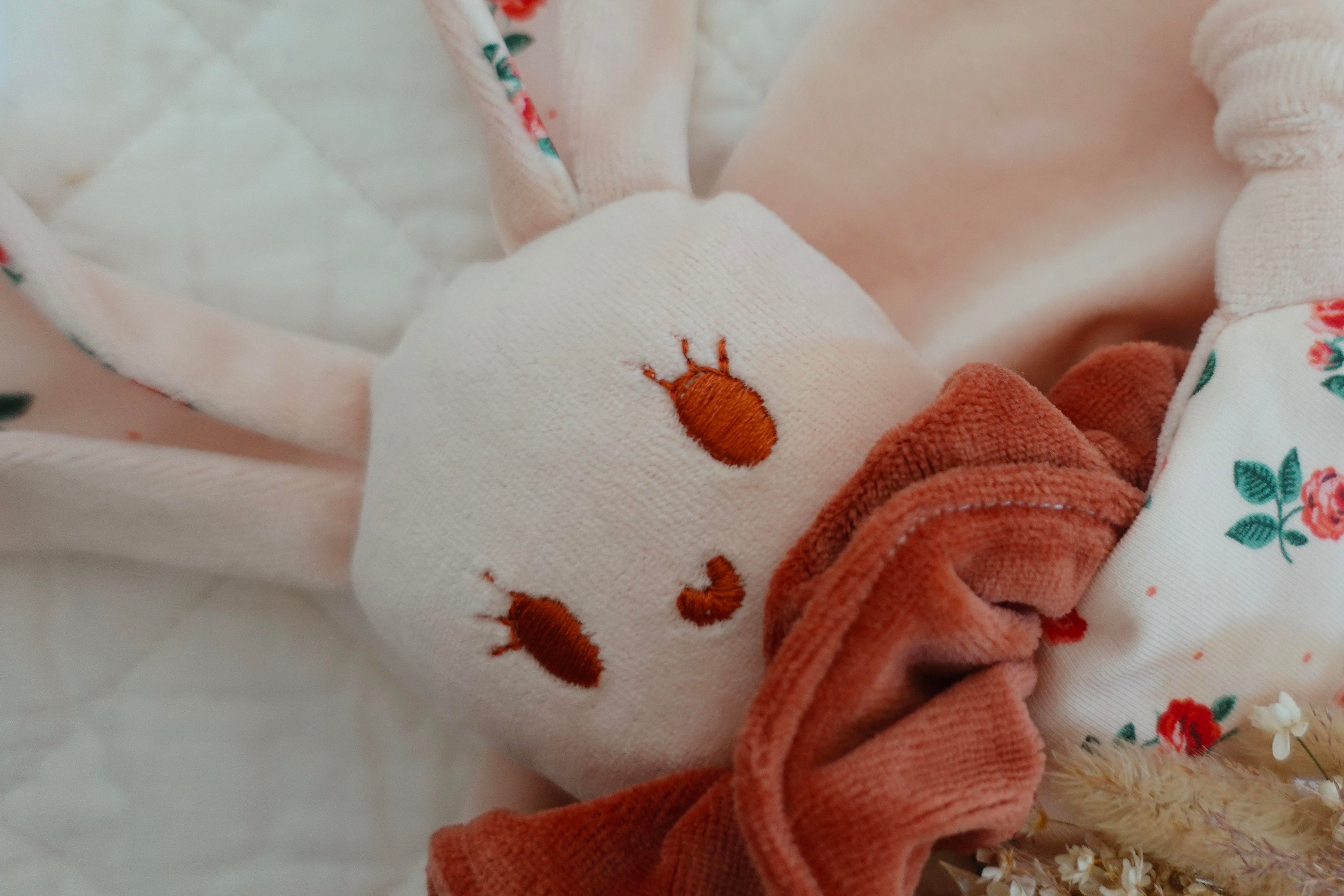 Doudou Velours Chouchou - Pink Roses