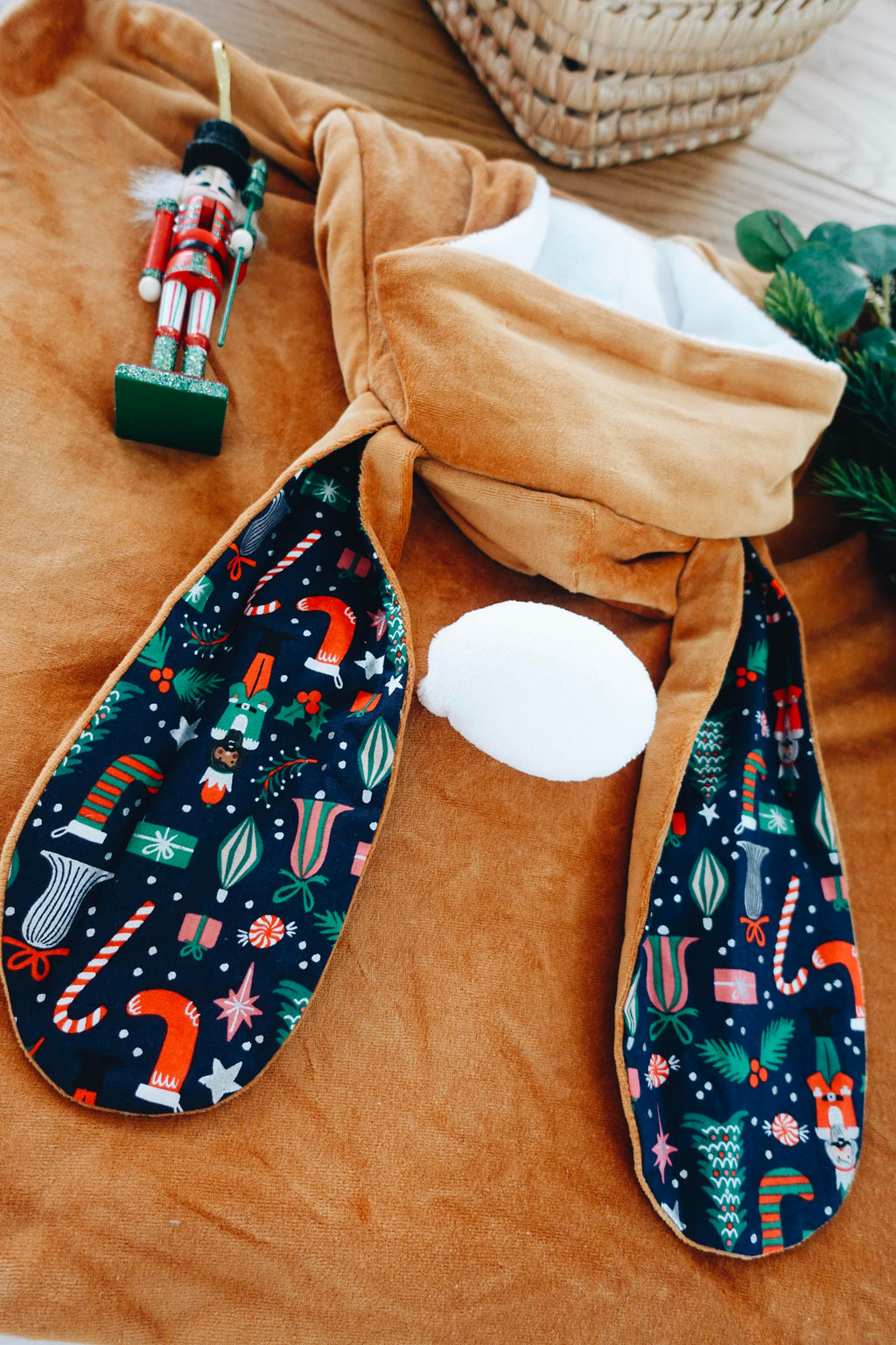 PROTOTYPE - Poncho - Jolly Nutcracker