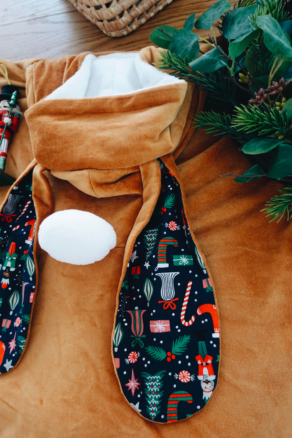 PROTOTYPE - Poncho - Jolly Nutcracker