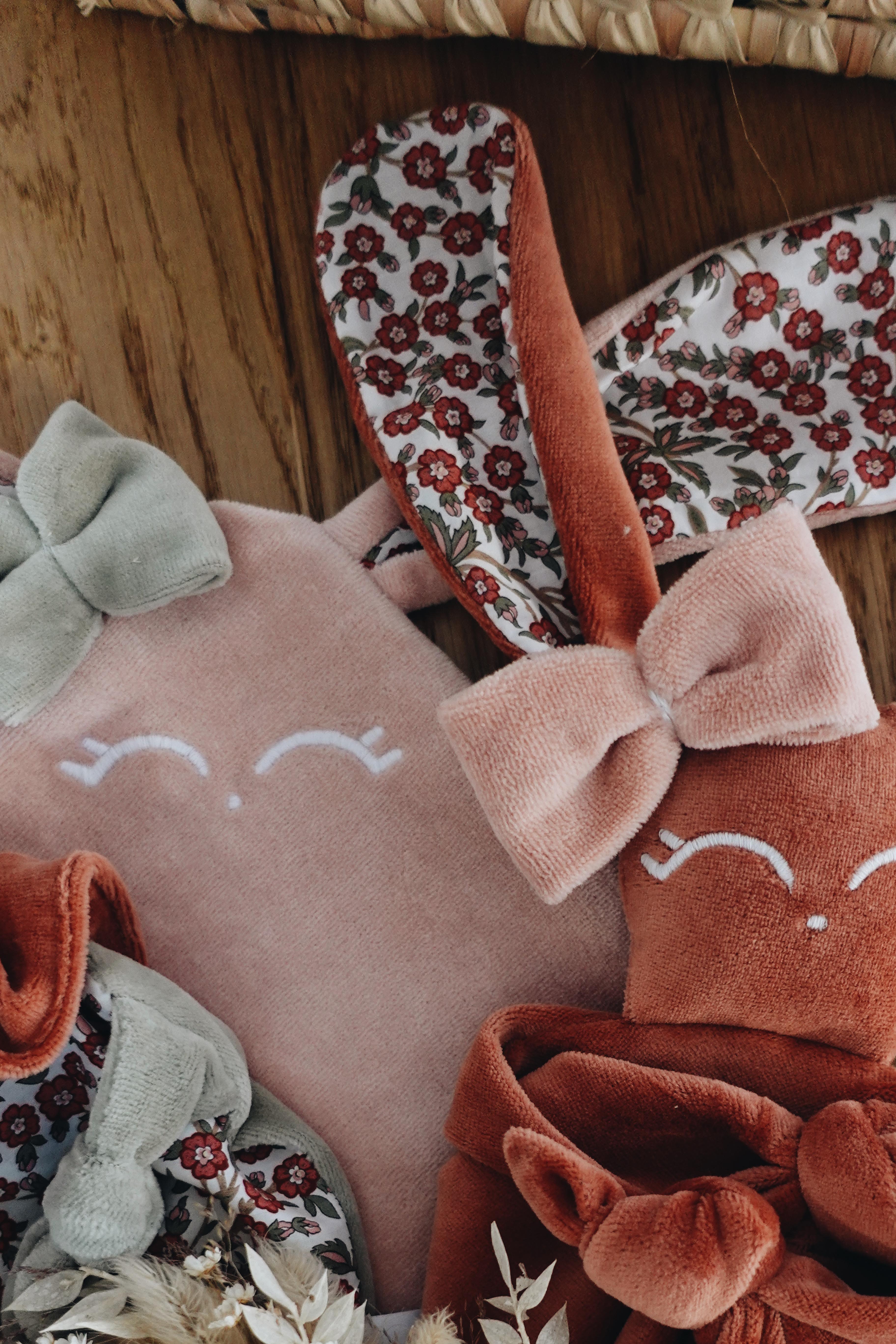 PROTOTYPE - Doudou Velours Mini Noeuds - Empress Brique