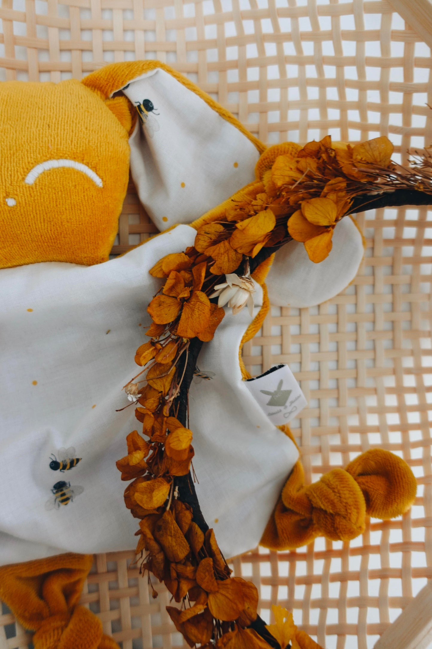 PROTOTYPE - Doudou Velours Chouchou – Abeilles