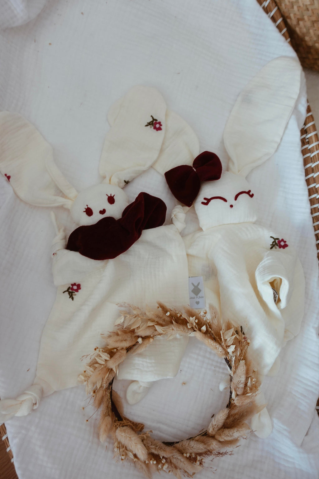 Doudou Lange Câlin Noeuds - Fleurs Brodées
