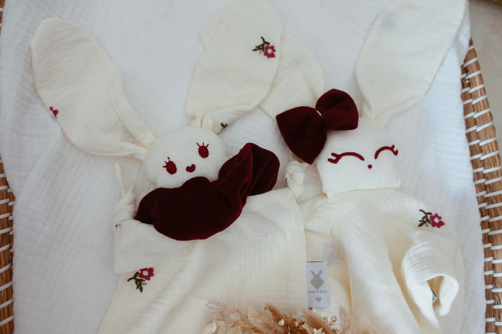 Doudou Lange Câlin Noeuds - Fleurs Brodées