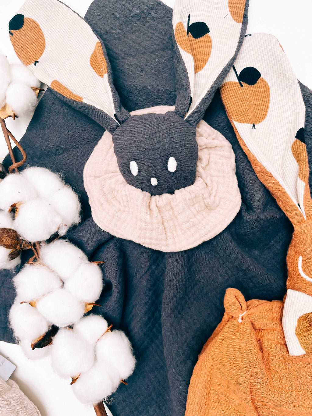 Doudou Lange Câlin avec noeuds - Apple