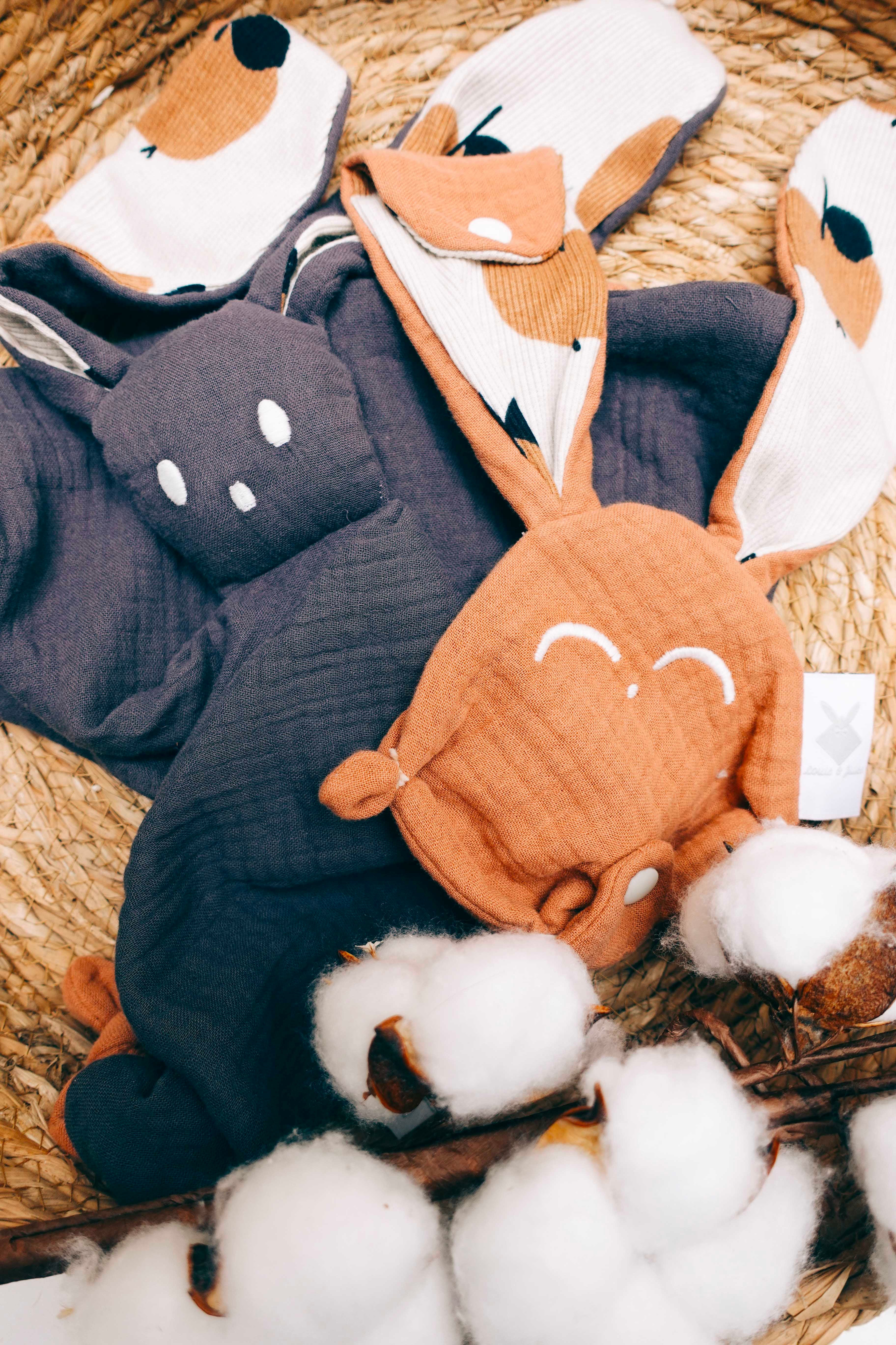 Doudou Lange Câlin avec noeuds - Apple