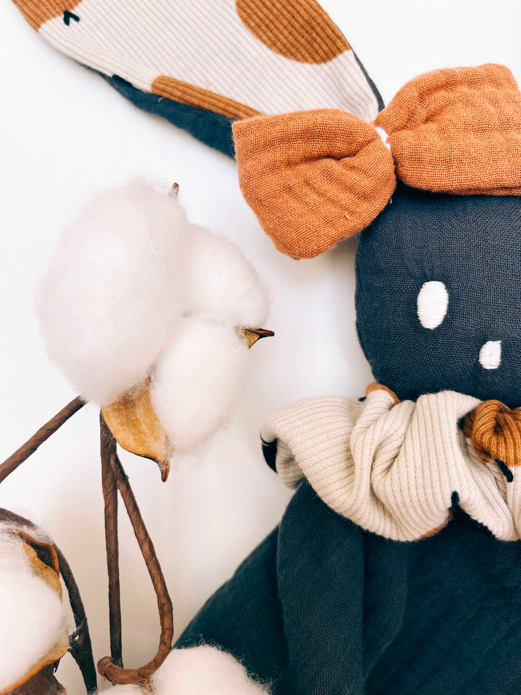 Doudou Lange Câlin avec noeuds - Apple