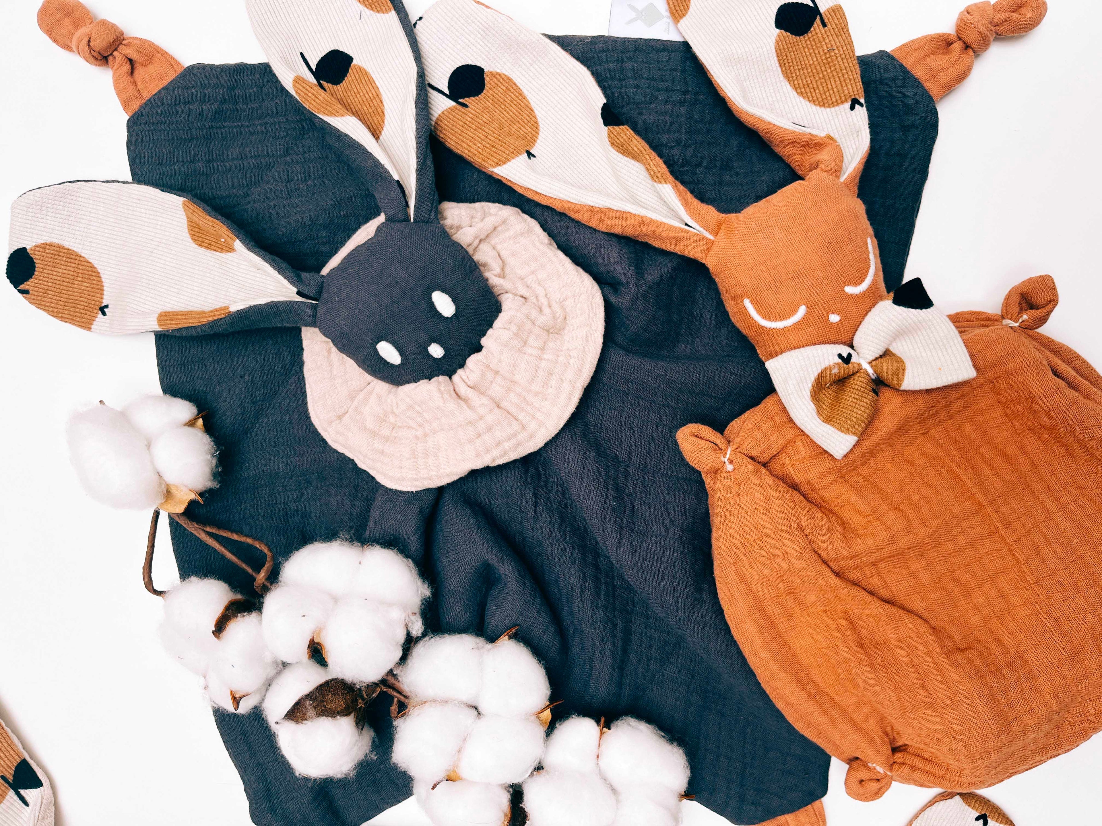 Doudou Lange Câlin avec noeuds - Apple