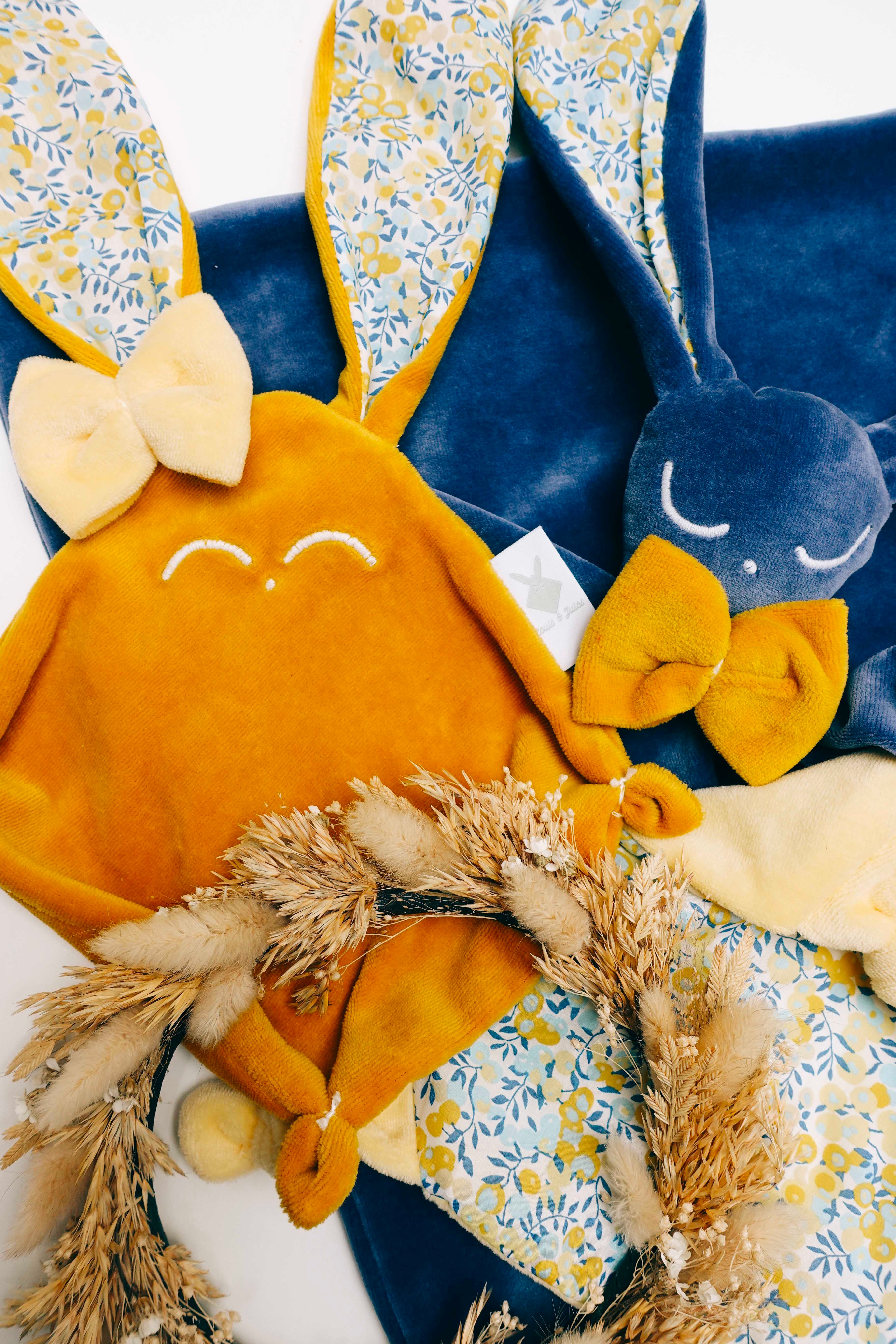 Doudou Velours Mini - Wiltshire Sunshine